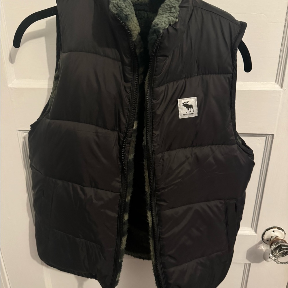 NWOT! Abercrombie kids camouflage reversible vest!